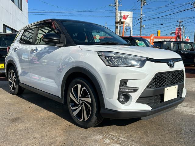 ライズ Ｚ　純正ナビ　フルセグＴＶ　バックカメラ　ＬＥＤヘッドライト　ＬＥＤフォグランプ　前後ドラレコ　ＥＴＣ　シートヒーター　純正１７インチアルミ　電動パーキング　ブレーキホールド　黒革調シートカバー（3枚目）