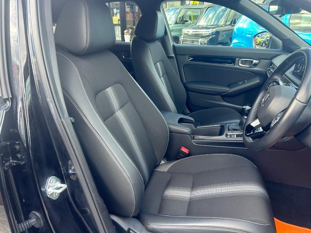 シビック ＬＸ　６速マニュアル　ホンダセンシング　純正ナビ　フルセグＴＶ　バックカメラ　ＥＴＣ２．０　プッシュスタート　スマートキー　運転席＆助手席シートヒーター　純正アルミ（14枚目）