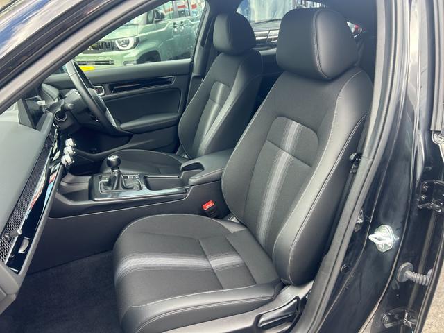 シビック ＬＸ　６速マニュアル　ホンダセンシング　純正ナビ　フルセグＴＶ　バックカメラ　ＥＴＣ２．０　プッシュスタート　スマートキー　運転席＆助手席シートヒーター　純正アルミ（15枚目）