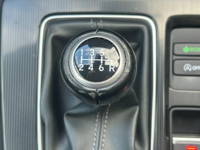 シビック ＬＸ　６速マニュアル　ホンダセンシング　純正ナビ　フルセグＴＶ　バックカメラ　ＥＴＣ２．０　プッシュスタート　スマートキー　運転席＆助手席シートヒーター　純正アルミ（21枚目）