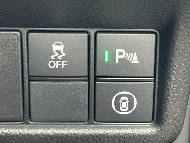 シビック ＬＸ　６速マニュアル　ホンダセンシング　純正ナビ　フルセグＴＶ　バックカメラ　ＥＴＣ２．０　プッシュスタート　スマートキー　運転席＆助手席シートヒーター　純正アルミ（24枚目）