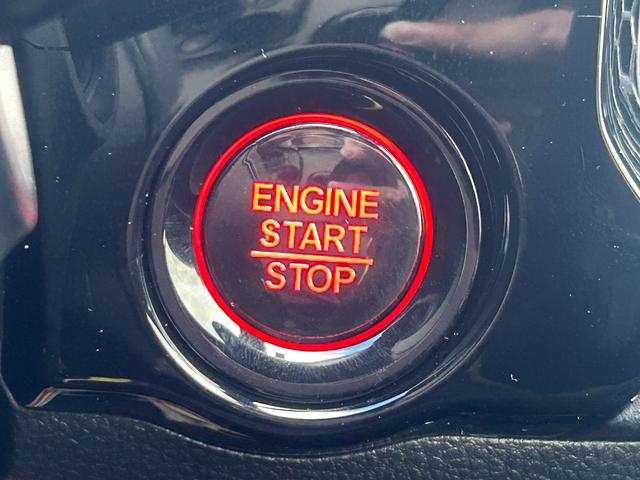 シビック ＬＸ　６速マニュアル　ホンダセンシング　純正ナビ　フルセグＴＶ　バックカメラ　ＥＴＣ２．０　プッシュスタート　スマートキー　運転席＆助手席シートヒーター　純正アルミ（30枚目）