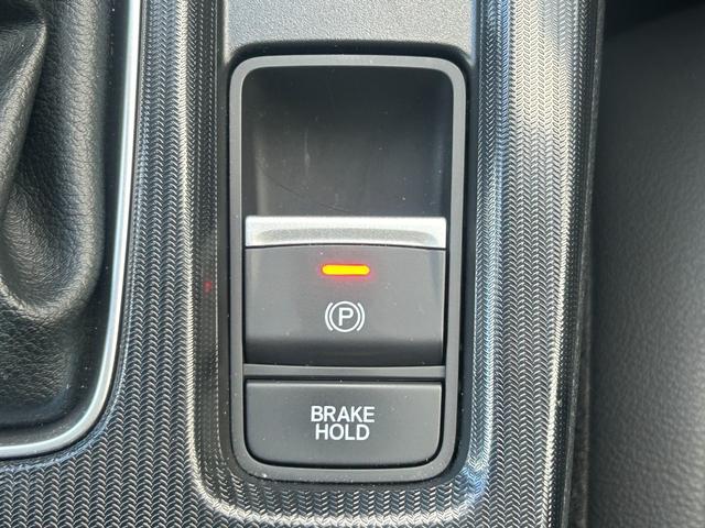 シビック ＬＸ　６速マニュアル　ホンダセンシング　純正ナビ　フルセグＴＶ　バックカメラ　ＥＴＣ２．０　プッシュスタート　スマートキー　運転席＆助手席シートヒーター　純正アルミ（33枚目）