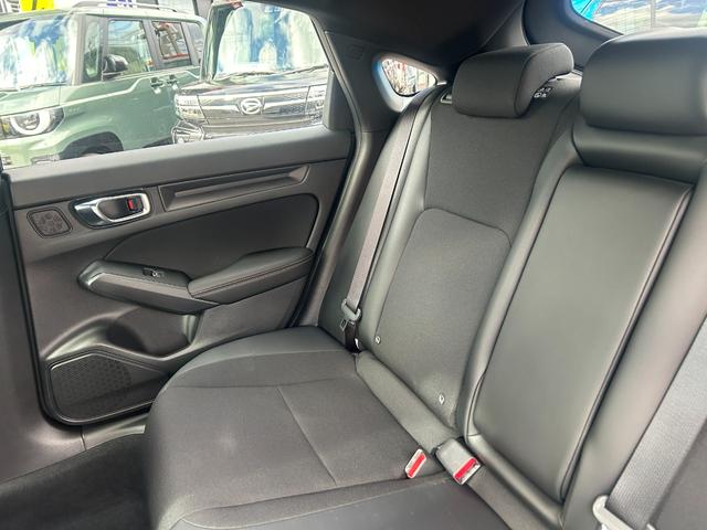 シビック ＬＸ　６速マニュアル　ホンダセンシング　純正ナビ　フルセグＴＶ　バックカメラ　ＥＴＣ２．０　プッシュスタート　スマートキー　運転席＆助手席シートヒーター　純正アルミ（42枚目）