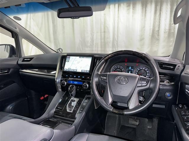 ���ʂ��̂������E�Ǝ����ړ��ɔz�����ꂽ���C�A�E�g�B