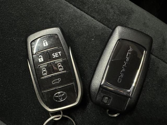 �X�}�[�g�L�[���|�P�b�g��o�b�O�Ɍg�т��Ă���΁A�L�[�����o�����ƂȂ��h�A�n���h������������A�h�A�n���h���̃Z���T�[�ɐG��邾���Ŏ{���ł��܂��B