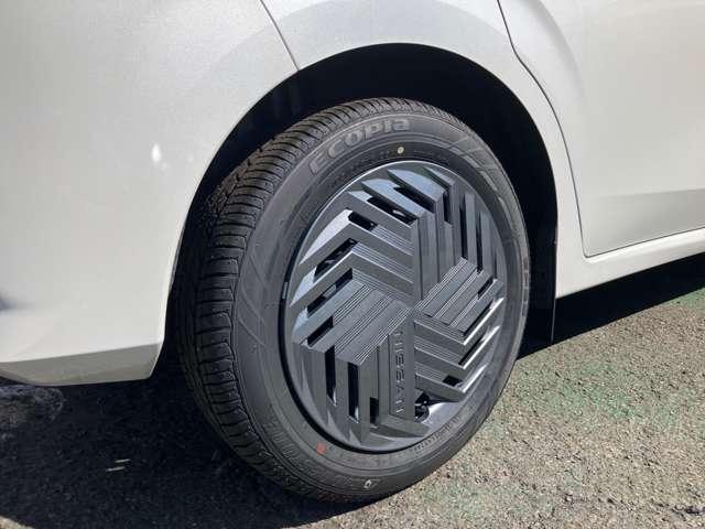 ノート １．２　Ｘ　※雹害未使用車／プロパイロット／メーカー純　リアカメラ　衝突被害軽減ブレ－キ　クルーズコントロール　全方位カメラ　ＥＴＣ付　ＬＥＤヘッドライト　レーンアシスト　インテリジェントキー　アイドリングストップ　盗難防止システム　ワンセグＴＶ　ＴＶナビ（18枚目）