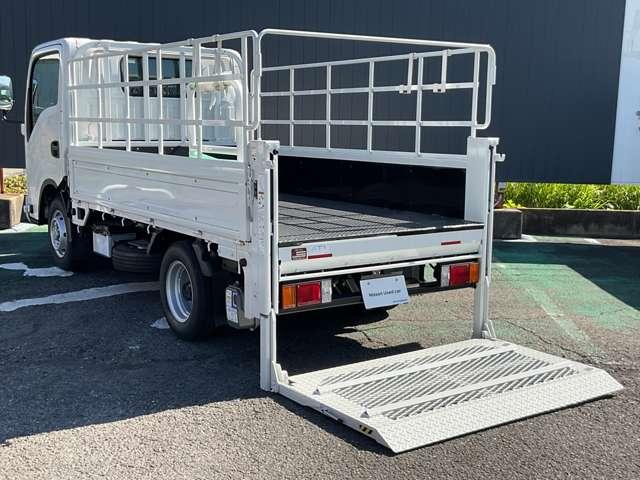 アトラストラック 垂直リフター ※雹害未使用車/クルーズコントロール/踏み(3枚目)