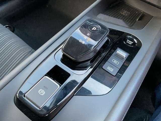 ノート １．２　Ｘ　※雹害未使用車／純正ナビ／アラウンドビュー　リアカメラ　衝突被害軽減ブレ－キ　全方位カメラ　ＥＴＣ付　ＬＥＤヘッドライト　レーンアシスト　インテリジェントキー　ワンセグＴＶ　ＴＶナビ　サイドカーテンエアバック　サイドカメラ　メモリーナビ　ＡＢＳ（10枚目）