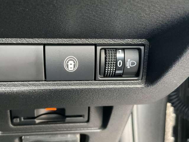 ノート １．２　Ｘ　※雹害未使用車／純正ナビ／アラウンドビュー　リアカメラ　衝突被害軽減ブレ－キ　全方位カメラ　ＥＴＣ付　ＬＥＤヘッドライト　レーンアシスト　インテリジェントキー　ワンセグＴＶ　ＴＶナビ　サイドカーテンエアバック　サイドカメラ　メモリーナビ　ＡＢＳ（27枚目）