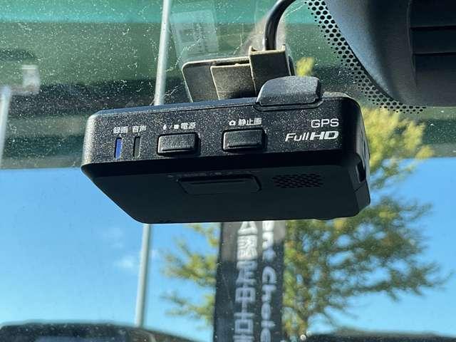 ノート 1.2 e-POWER X メモリーナビMM317D-W/ドライブレコーダー/ 360°カメラ 記録簿付 Rカメラ 運転席助手席エアバック レーンキープ AUTOエアコン 1オーナー ナビTV サイドカメラ 運転席エアバッグ キーレスエントリー ドラレコ ETC車載器 パワステ(10枚目)