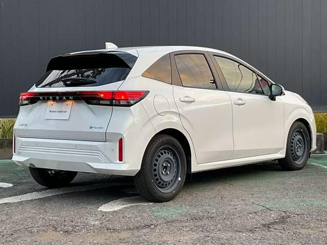 ノート １．２　Ｘ　※雹害車両　リアカメラ　衝突被害軽減ブレ－キ　全方位カメラ　ＬＥＤヘッドライト　レーンアシスト　インテリジェントキー　サイドカーテンエアバック　サイドカメラ　パワーウィンドウ　オートエアコン　キーレス　ＡＢＳ（2枚目）