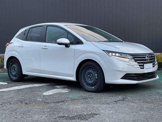 ノート １．２　Ｘ　※雹害車両　リアカメラ　衝突被害軽減ブレ－キ　全方位カメラ　ＬＥＤヘッドライト　レーンアシスト　インテリジェントキー　サイドカーテンエアバック　サイドカメラ　パワーウィンドウ　オートエアコン　キーレス　ＡＢＳ（5枚目）