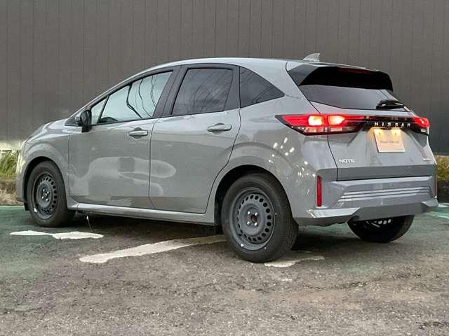ノート １．２　Ｘ　※雹害車両　リアカメラ　衝突被害軽減ブレ－キ　全方位カメラ　ＬＥＤヘッドライト　レーンアシスト　インテリジェントキー　サイドカーテンエアバック　サイドカメラ　パワーウィンドウ　オートエアコン　キーレス　ＡＢＳ（6枚目）