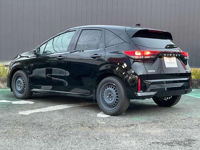 ノート １．２　Ｘ　※雹害車両／アラウンドビューモニター　リアカメラ　衝突被害軽減ブレ－キ　全方位カメラ　ＬＥＤヘッドライト　レーンアシスト　インテリジェントキー　サイドカーテンエアバック　サイドカメラ　パワーウィンドウ　オートエアコン　キーレス　ＡＢＳ（6枚目）