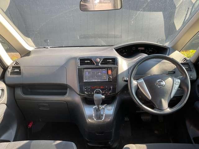 セレナ 2.0 ライダー パノラミックルーフ(サンルーフ)/HDDナビHS サンルーフ スマートキー&プッシュスタート アルミホイール オートクルーズコントロール HDDナビ 両側電動スライドドア 助手席エアバッグ A-STOP AAC ワンオーナー バックカメラ ETC(4枚目)