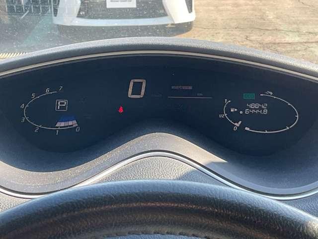 セレナ 2.0 ライダー パノラミックルーフ(サンルーフ)/HDDナビHS サンルーフ スマートキー&プッシュスタート アルミホイール オートクルーズコントロール HDDナビ 両側電動スライドドア 助手席エアバッグ A-STOP AAC ワンオーナー バックカメラ ETC(6枚目)