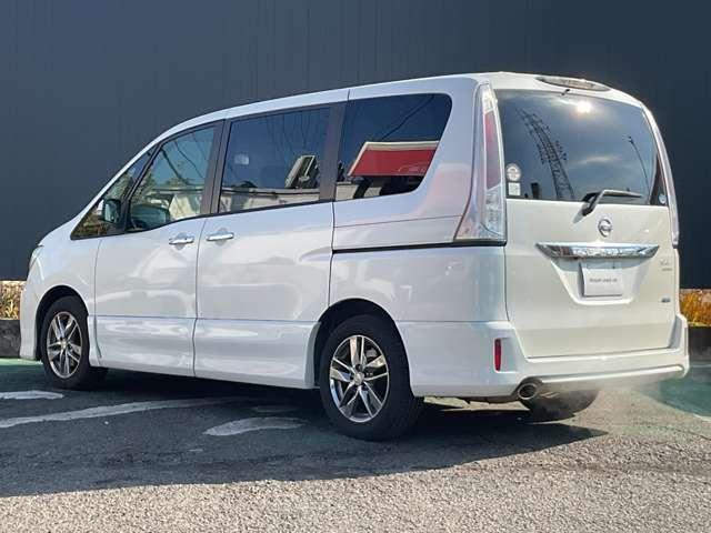 セレナ 2.0 ライダー パノラミックルーフ(サンルーフ)/HDDナビHS サンルーフ スマートキー&プッシュスタート アルミホイール オートクルーズコントロール HDDナビ 両側電動スライドドア 助手席エアバッグ A-STOP AAC ワンオーナー バックカメラ ETC(8枚目)