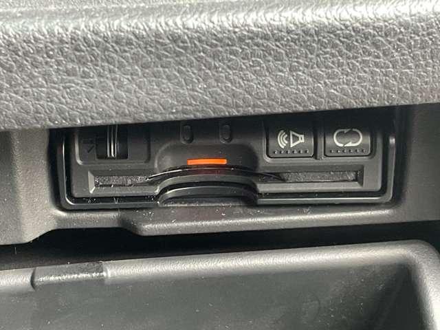 セレナ 2.0 ライダー パノラミックルーフ(サンルーフ)/HDDナビHS サンルーフ スマートキー&プッシュスタート アルミホイール オートクルーズコントロール HDDナビ 両側電動スライドドア 助手席エアバッグ A-STOP AAC ワンオーナー バックカメラ ETC(11枚目)