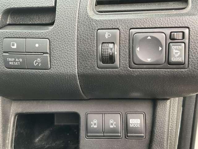 セレナ 2.0 ライダー パノラミックルーフ(サンルーフ)/HDDナビHS サンルーフ スマートキー&プッシュスタート アルミホイール オートクルーズコントロール HDDナビ 両側電動スライドドア 助手席エアバッグ A-STOP AAC ワンオーナー バックカメラ ETC(14枚目)