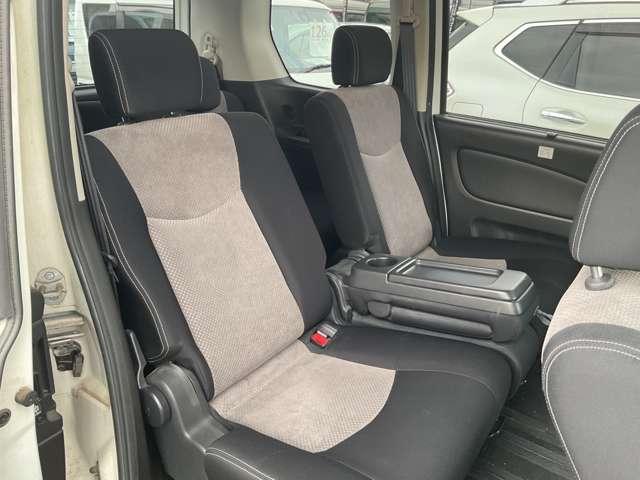 セレナ 2.0 ライダー パノラミックルーフ(サンルーフ)/HDDナビHS サンルーフ スマートキー&プッシュスタート アルミホイール オートクルーズコントロール HDDナビ 両側電動スライドドア 助手席エアバッグ A-STOP AAC ワンオーナー バックカメラ ETC(16枚目)