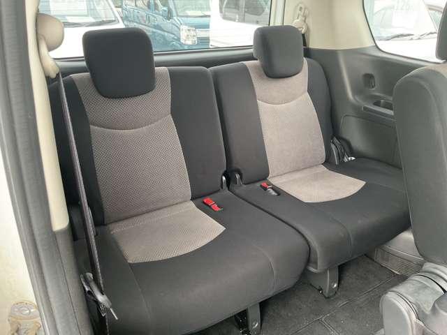 セレナ 2.0 ライダー パノラミックルーフ(サンルーフ)/HDDナビHS サンルーフ スマートキー&プッシュスタート アルミホイール オートクルーズコントロール HDDナビ 両側電動スライドドア 助手席エアバッグ A-STOP AAC ワンオーナー バックカメラ ETC(17枚目)