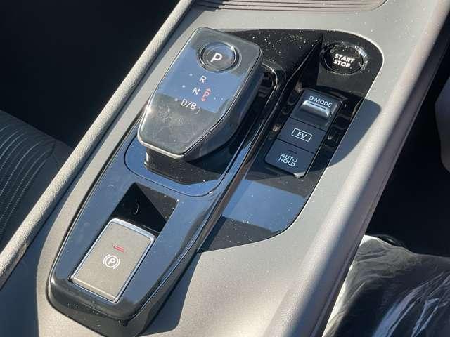 ノート １．２　Ｘ　※雹害未使用車／アラウンドビューモニター／　リアカメラ　衝突被害軽減ブレ－キ　全方位カメラ　ＬＥＤヘッドライト　レーンアシスト　インテリジェントキー　ワンオーナー　サイドカーテンエアバック　サイドカメラ　パワーウィンドウ　オートエアコン　ＡＢＳ（13枚目）