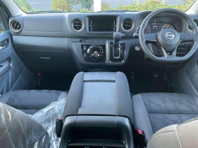 キャラバン ２．０　グランド　プレミアムＧＸ　ロングボディ　トランスポーター　ベッド無車　※雹害未使用車／アラウンドビューモニター／　レーンキープ　Ｗエアバック　スマートキー＆プッシュスタート　キーレスエントリー　Ｂカメラ　オートエアコン　ＬＥＤヘッドライト　パワーウィンド　ＡＢＳ　パワーステアリング　マルチカメラ（4枚目）