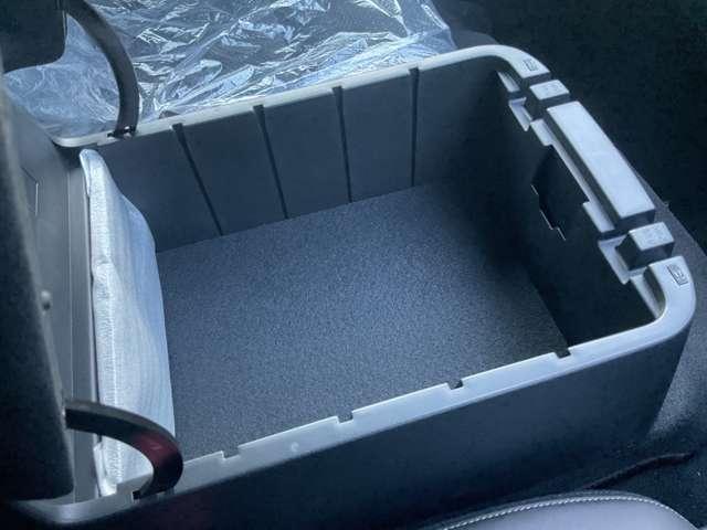 キャラバン ２．０　グランド　プレミアムＧＸ　ロングボディ　トランスポーター　ベッド無車　※雹害未使用車／アラウンドビューモニター／　レーンキープ　Ｗエアバック　スマートキー＆プッシュスタート　キーレスエントリー　Ｂカメラ　オートエアコン　ＬＥＤヘッドライト　パワーウィンド　ＡＢＳ　パワーステアリング　マルチカメラ（12枚目）