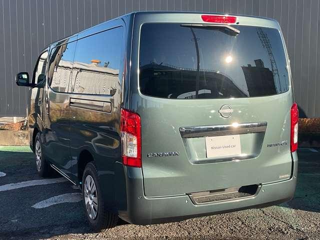 キャラバン ２．０　グランド　プレミアムＧＸ　ロングボディ　トランスポーター　ベッド無車　※雹害未使用車／アラウンドビューモニター／　レーンキープ　Ｗエアバック　スマートキー＆プッシュスタート　キーレスエントリー　Ｂカメラ　オートエアコン　ＬＥＤヘッドライト　パワーウィンド　ＡＢＳ　パワーステアリング　マルチカメラ（17枚目）