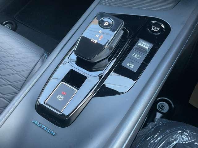 ノート １．２　ＡＵＴＥＣＨ　クロスオーバー　当社社用車／純正ナビ／アラウンドビューモニ　スマートキ　踏み間違い衝突防止アシスト　３６０°カメラ　ＬＤＡ　ＬＥＤヘッドランプ　ドライブレコーダー　バックカメラ　フルオートエアコン　アルミホイール　メモリーナビ　ＡＢＳ　ＥＴＣ　１オーナー（10枚目）