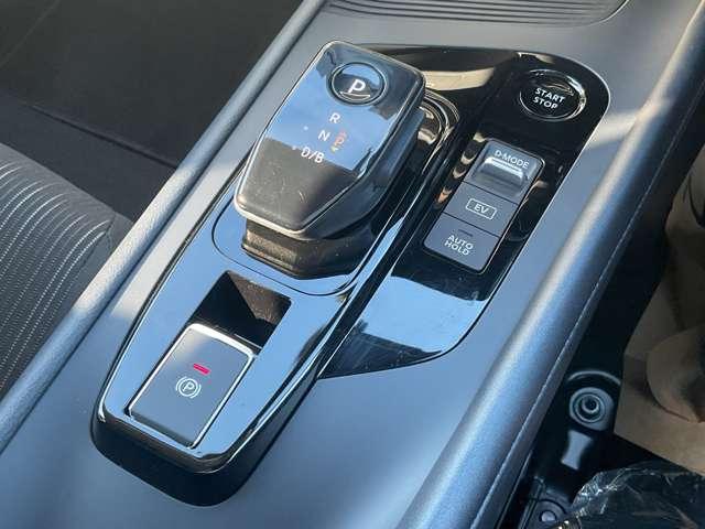 ノート １．２　Ｘ　当社社用車／プロパイロット／純正ナビ／アラ　リアカメラ　衝突被害軽減ブレ－キ　全方位カメラ　ＥＴＣ付　ＬＥＤヘッドライト　レーダークルーズ　レーンアシスト　インテリジェントキー　ワンオーナー　ドラレコ　整備記録簿　ワンセグＴＶ　ＴＶナビ　ＡＢＳ（11枚目）