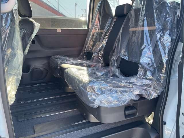 セレナ ２．０　ハイウェイスターＶ　※雹害未使用車／ナビ無し／プロパイロット／　Ｗ電動スライド　レーダークルコン　レーンアシスト　ＬＥＤランプ　カーテンエアバッグ　アルミホイール　キーフリー　エアコン　バックカメラ　ＡＢＳ　パワーウィンドウ　パワーステアリング　アイドリングＳ（7枚目）