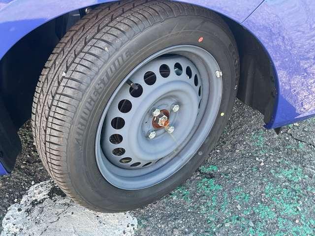 ノート １．２　Ｘ　※雹害車／アラウンドビューモニター／スマー　リアカメラ　衝突被害軽減ブレ－キ　全方位カメラ　ＬＥＤヘッドライト　レーンアシスト　インテリジェントキー　サイドカーテンエアバック　サイドカメラ　パワーウィンドウ　オートエアコン　キーレス　ＡＢＳ（18枚目）