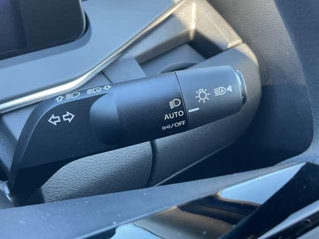 ノート １．２　Ｘ　※雹害未使用車／日産コネクトナビ／ＳＯＳコー　リアカメラ　衝突被害軽減ブレ－キ　全方位カメラ　ＥＴＣ付　ＬＥＤヘッドライト　レーンアシスト　インテリジェントキー　ワンセグＴＶ　ＴＶナビ　サイドカーテンエアバック　サイドカメラ　メモリーナビ　ＡＢＳ（5枚目）