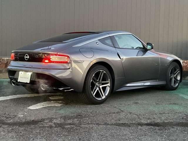 フェアレディＺ ３．０　※雹害車／クルーズコントロール／日産コネク　クルコン　ＬＥＤヘッド　バックカメラ　衝突軽減システム　エアコン　パワーウィンドウ　パワーステアリング　レーンアシスト　ＥＴＣ　アルミホイール　インテリジェントキー（2枚目）