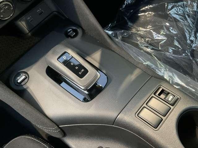 フェアレディＺ ３．０　※雹害車／クルーズコントロール／日産コネク　クルコン　ＬＥＤヘッド　バックカメラ　衝突軽減システム　エアコン　パワーウィンドウ　パワーステアリング　レーンアシスト　ＥＴＣ　アルミホイール　インテリジェントキー（5枚目）