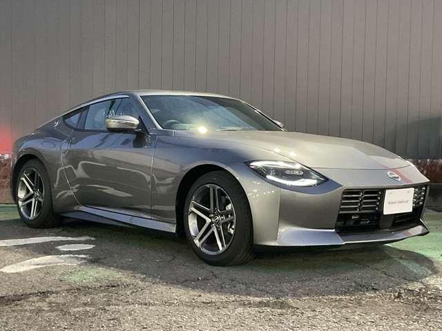 フェアレディＺ ３．０　※雹害車／クルーズコントロール／日産コネク　クルコン　ＬＥＤヘッド　バックカメラ　衝突軽減システム　エアコン　パワーウィンドウ　パワーステアリング　レーンアシスト　ＥＴＣ　アルミホイール　インテリジェントキー（6枚目）
