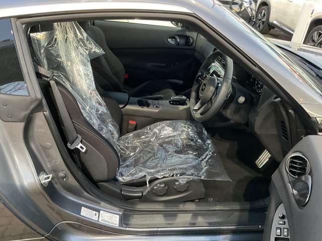 フェアレディＺ ３．０　※雹害車／クルーズコントロール／日産コネク　クルコン　ＬＥＤヘッド　バックカメラ　衝突軽減システム　エアコン　パワーウィンドウ　パワーステアリング　レーンアシスト　ＥＴＣ　アルミホイール　インテリジェントキー（7枚目）