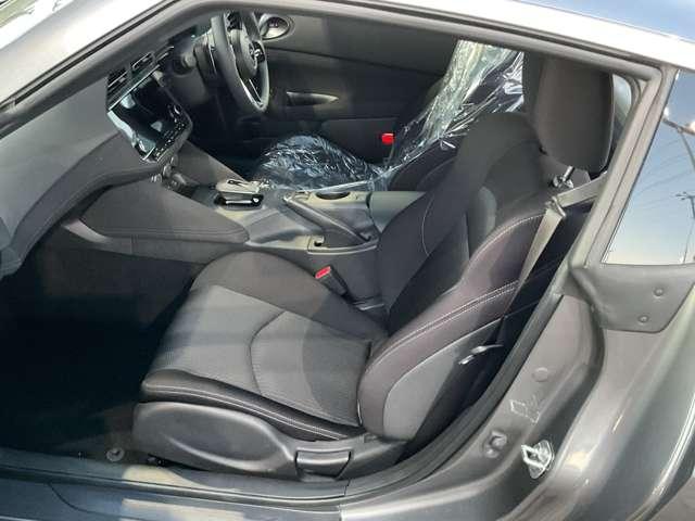 フェアレディＺ ３．０　※雹害車／クルーズコントロール／日産コネク　クルコン　ＬＥＤヘッド　バックカメラ　衝突軽減システム　エアコン　パワーウィンドウ　パワーステアリング　レーンアシスト　ＥＴＣ　アルミホイール　インテリジェントキー（8枚目）