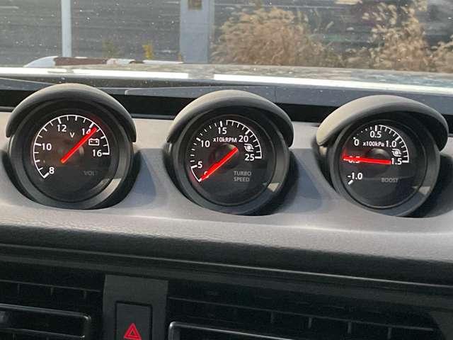 �R�A���[�^�[�͗��t�F�A���f�B�y���l�̓d���v�ƁA���s���^�[�{��Ԃ�c���ł���Q�̃��[�^�[��z�u�B�w���e�[�W������������f�U�C���ł��B