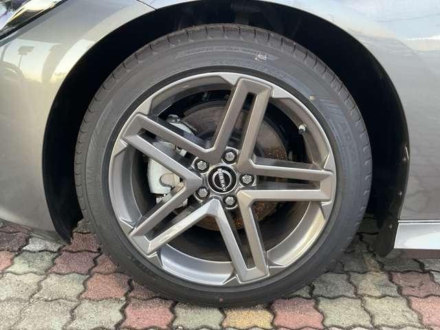 �X�^�C���b�V���Ȑ�p�����A���~�z�C�[�������B�X�|�[�c�^�C�����������Ă���܂��B