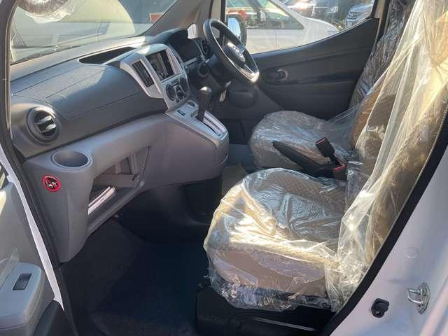 ＮＶ２００バネットバン １．６　チェアキャブ　車いす２名仕様　※雹害車／スロープタイプ／車いす２名／定員６（7枚目）