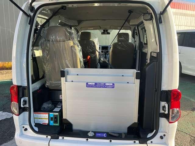 ＮＶ２００バネットバン １．６　チェアキャブ　車いす２名仕様　※雹害車／スロープタイプ／車いす２名／定員６（12枚目）
