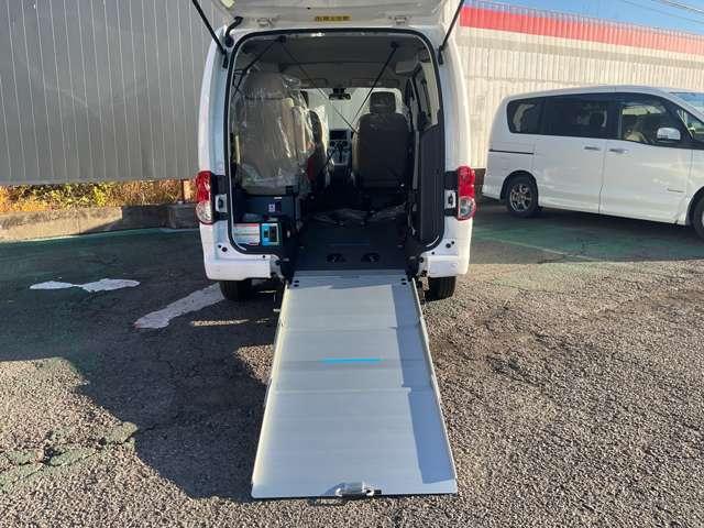ＮＶ２００バネットバン １．６　チェアキャブ　車いす２名仕様　※雹害車／スロープタイプ／車いす２名／定員６（13枚目）