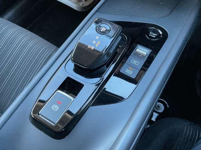 ノート １．２　Ｘ　当社社用車ＵＰ／メモリーナビＭＭ２２３Ｄ－Ｌｅ／（前・　リアカメラ　衝突被害軽減ブレ－キ　ＥＴＣ付　アルミ　ＬＥＤヘッドライト　レーンアシスト　インテリジェントキー　ワンオーナー　ドラレコ　整備記録簿　ワンセグＴＶ　ＴＶナビ　サイドカーテンエアバック（7枚目）