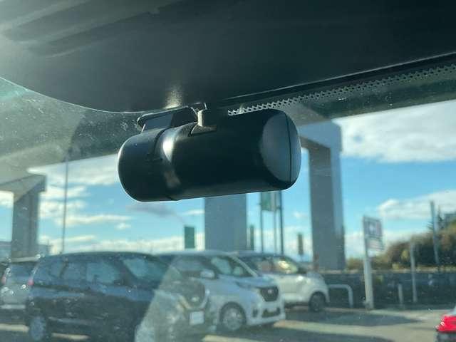 ノート １．２　Ｘ　当社社用車ＵＰ／メモリーナビＭＭ２２３Ｄ－Ｌｅ／（前・　リアカメラ　衝突被害軽減ブレ－キ　全方位カメラ　ＥＴＣ付　ＬＥＤヘッドライト　レーンアシスト　インテリジェントキー　ワンオーナー　ドラレコ　整備記録簿　ワンセグＴＶ　ＴＶナビ　サイドカーテンエアバック（9枚目）