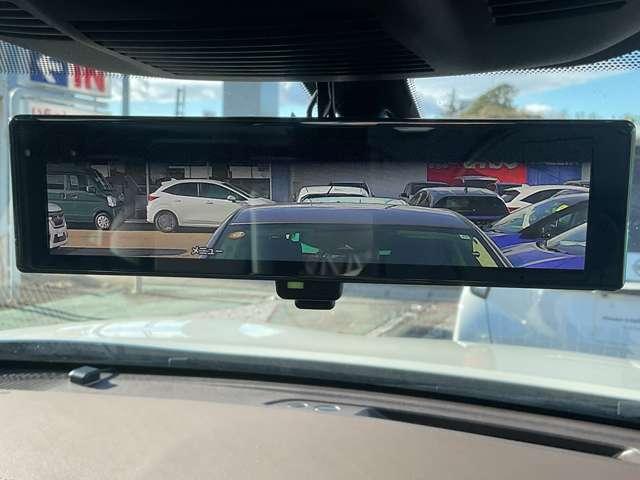 �X�}�[�g�E���[���~���[�́A�ԗ�����̃J�����f�����~���[�ʂɉf���o���̂ŁA����҂�׎��̎ԓ��󋵂ɉe�����ꂸ������E�������܂��B