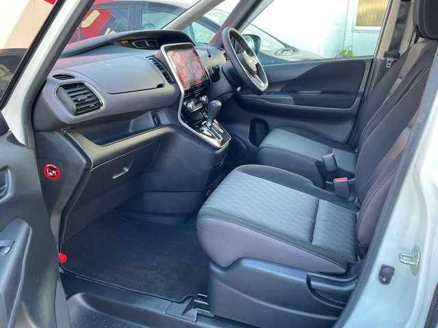 セレナ ２．０　ハイウェイスター　Ｖ　プロパイロット／後席モニター／両側オートス　サイドエアバッグ　アラウンドビュ－　アルミ　衝突被害軽減　ＬＤＰ　エアバッグ　両側オートスライドドア　ＬＥＤライト　インテリジェントキー　点検記録簿　サイドカメラ　メモリーナビ　アイドリングストップ（6枚目）