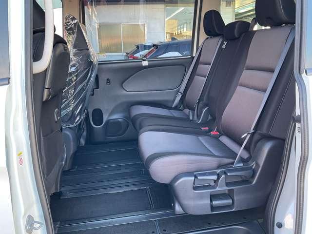 セレナ ２．０　ハイウェイスター　Ｖ　プロパイロット／後席モニター／両側オートス　サイドエアバッグ　アラウンドビュ－　アルミ　衝突被害軽減　ＬＤＰ　エアバッグ　両側オートスライドドア　ＬＥＤライト　インテリジェントキー　点検記録簿　サイドカメラ　メモリーナビ　アイドリングストップ（7枚目）